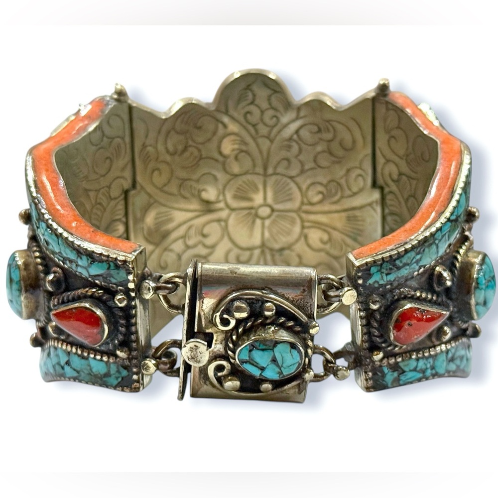 Vintage Tibetan / Nepali Silver Hinged Bracelet with Turquoise and Coral - Picture 11 of 16
